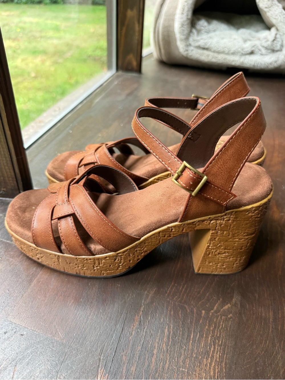 White Mountain Adjustable Heeled Sandals - Barista size 7